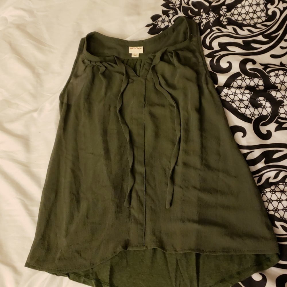 Flowy green tank